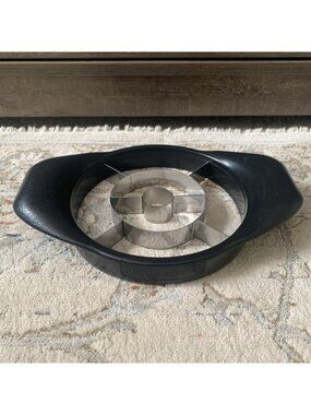 Pampered Chef Pineapple Cutter Wedged Corer